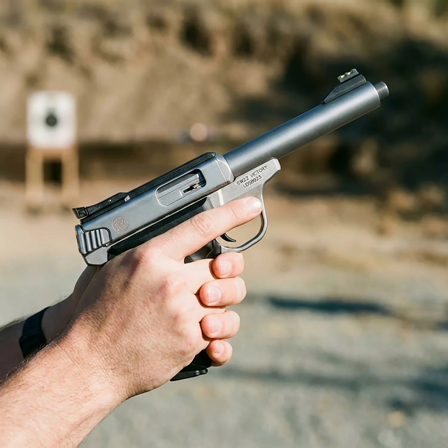 21609597 Smith & Wesson SW22 Victory Pistol .22 Long Rifle 5.5″ barrel 10‑round stainless